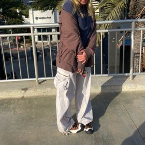 Low waisted light cargo pants